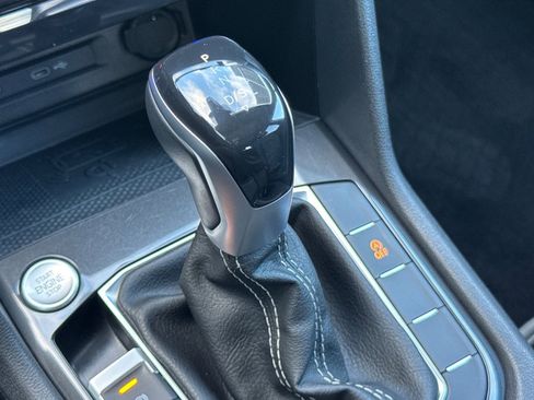 Used 2022 Volkswagen Tiguan SE w/ Panoramic Sunroof Package image 21