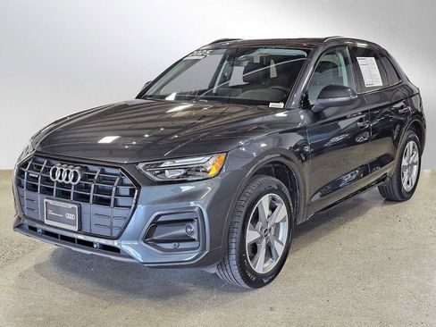 Used 2025 Audi Q5 2.0T Premium w/ Convenience Plus Package image 3