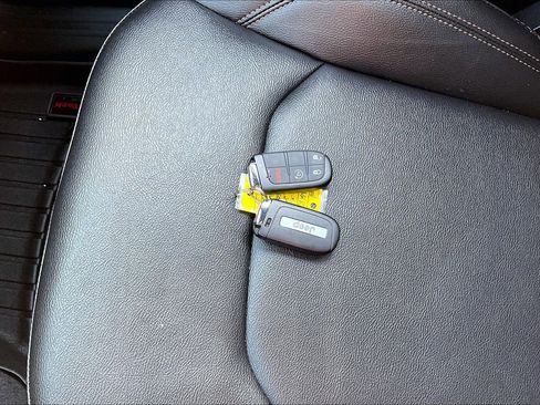 Used 2024 Jeep Compass Latitude w/ Sun and Sound Group image 10