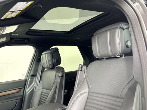 Certified 2025 Land Rover Discovery Dynamic SE image 10