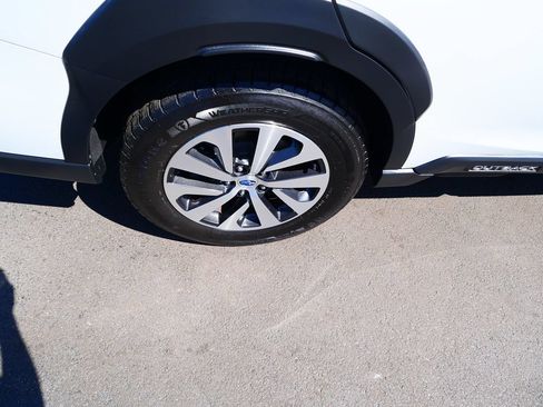 Used 2023 Subaru Outback Premium AWD/4WD image 33
