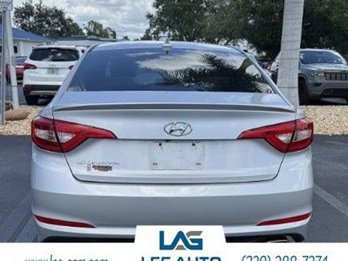 Used 2015 Hyundai Sonata SE w/ Option Group 09 FWD image 4