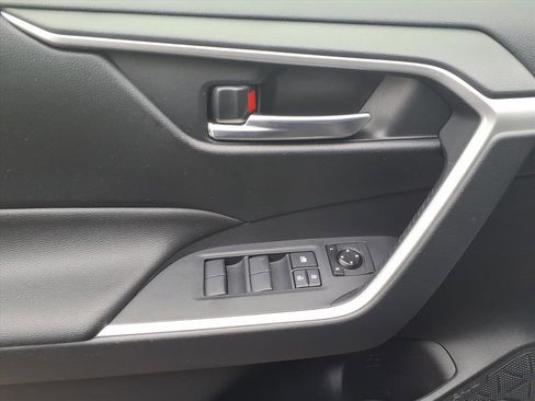 Used 2019 Toyota RAV4 XLE image 12