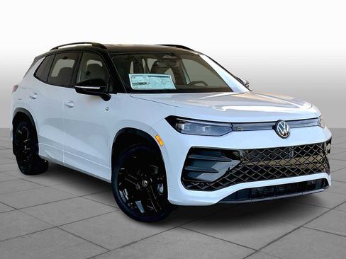 New 2026 Volkswagen Tiguan SE R-Line image 2