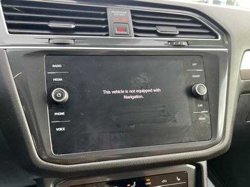 Used 2024 Volkswagen Tiguan SE image 16