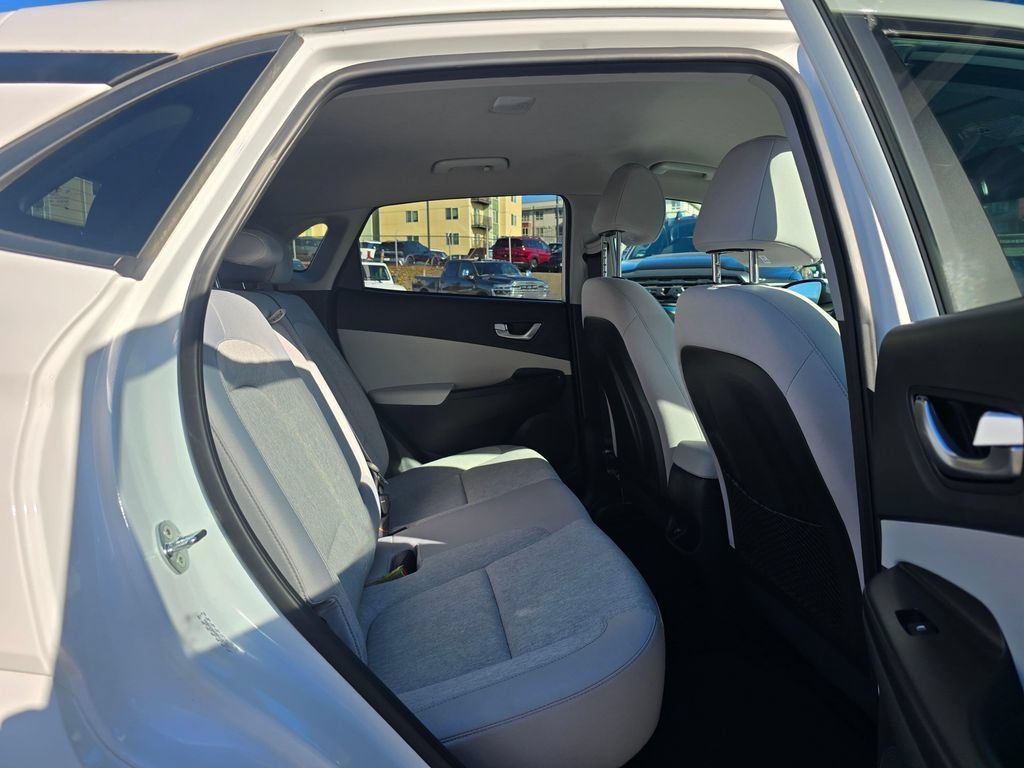 Used 2023 Hyundai Kona SE FWD image 11