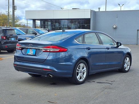 Used 2018 Ford Fusion SE w/ Fusion SE Technology Package image 2