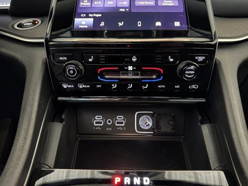 Used 2025 Jeep Grand Cherokee L Altitude image 15