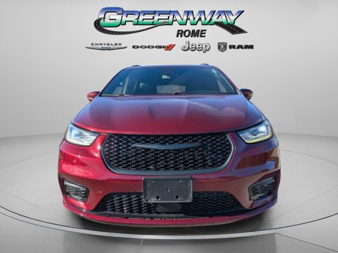 Used 2021 Chrysler Pacifica Touring-L w/ Uconnect Theater Family Group image 3