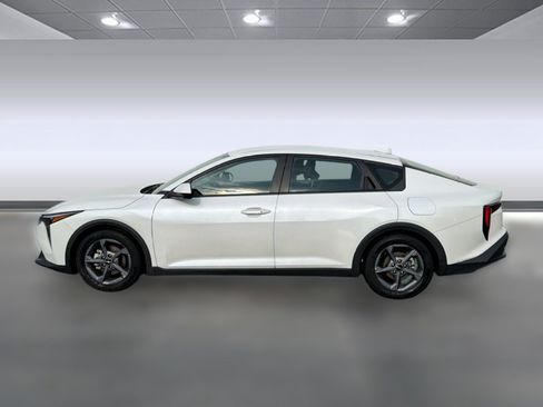 Used 2025 Kia K4 FWD image 2