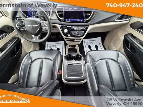 Used 2023 Chrysler Pacifica Touring-L image 13