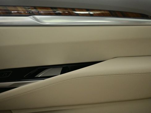 Used 2025 Cadillac Escalade Sport Platinum w/ LPO, ONYX Package image 39