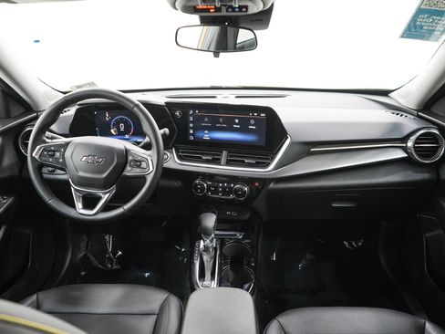 Used 2024 Chevrolet Trax ACTIV w/ Sunroof Package FWD image 13