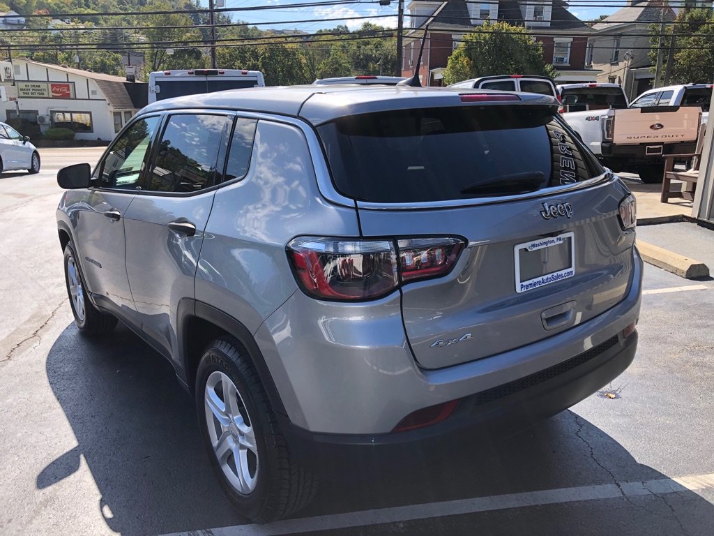 Used 2023 Jeep Compass Sport AWD/4WD image 4