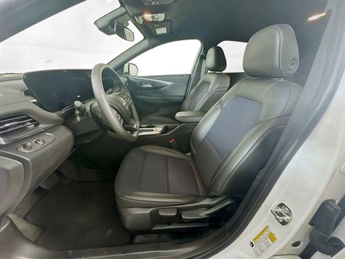 Used 2025 Buick Envista Preferred image 13