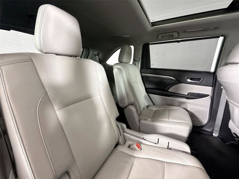 Used 2017 Toyota Highlander Limited Platinum image 43