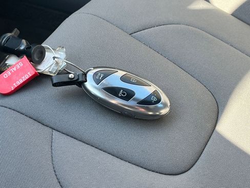 Used 2025 Hyundai Elantra SEL FWD image 25