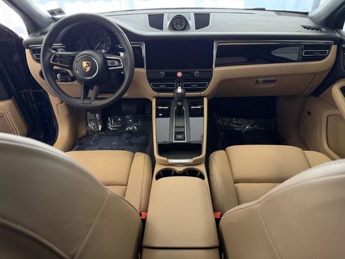 Used 2025 Porsche Macan image 17
