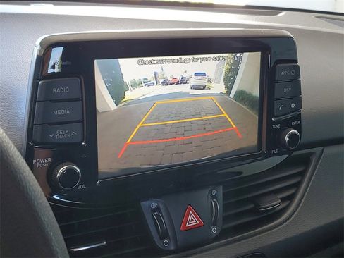 Used 2018 Hyundai Elantra GT image 26