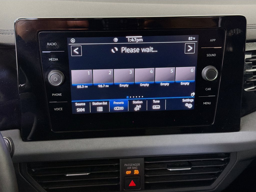 Used 2025 Volkswagen Jetta SE FWD image 16