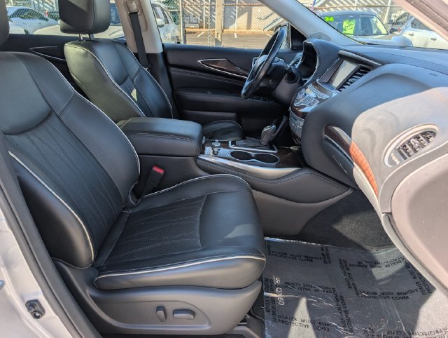 Used 2017 INFINITI QX60 FWD w/ Deluxe Technology Package image 11