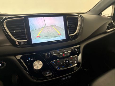 Used 2025 Chrysler Pacifica Select FWD image 39