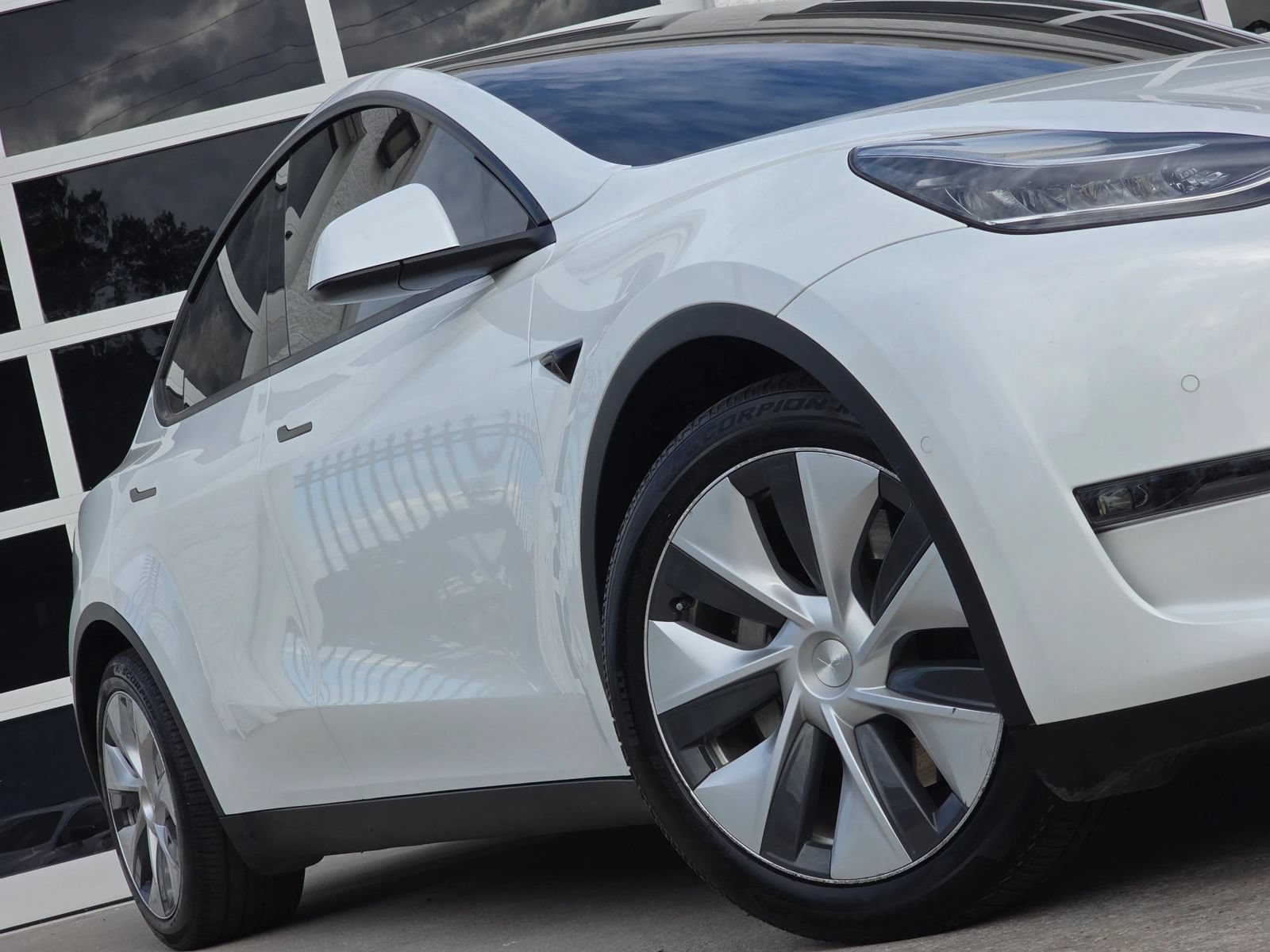 Used 2022 Tesla Model Y Long Range AWD/4WD image 8