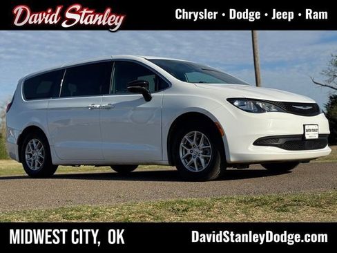 Used 2025 Chrysler Voyager LX image 1