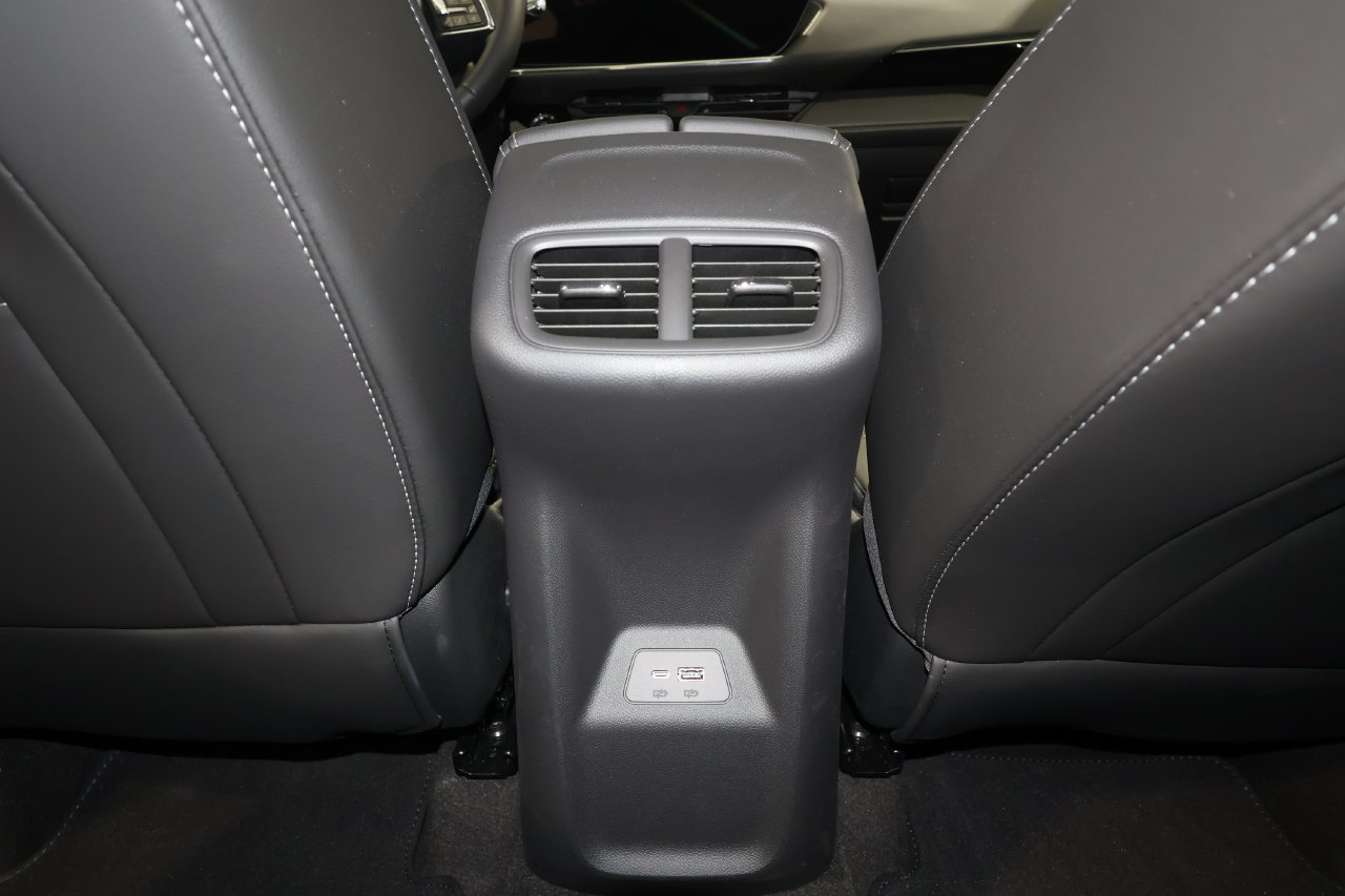Certified 2025 Buick Envision Preferred AWD/4WD image 30