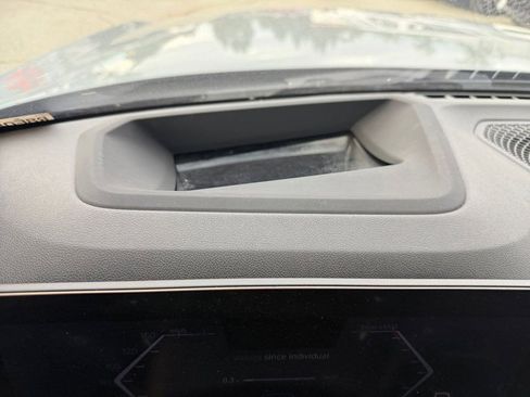 Used 2024 BMW 230i Coupe w/ Premium Package image 28