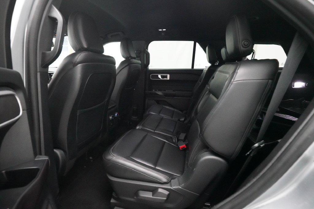 Used 2020 Ford Explorer XLT w/ Equipment Group 202A AWD/4WD image 16