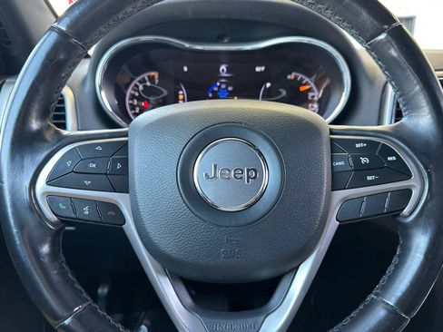 Used 2021 Jeep Grand Cherokee Laredo RWD image 23