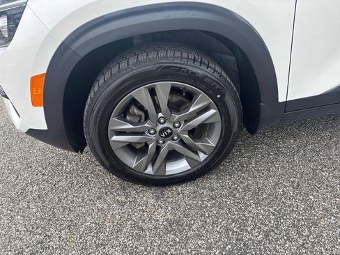 Used 2021 Kia Seltos S AWD/4WD image 32
