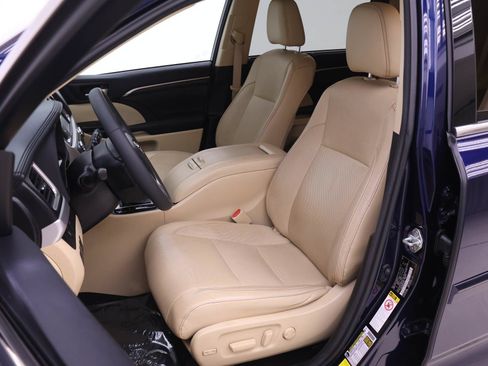 Used 2016 Toyota Highlander Limited AWD/4WD image 4