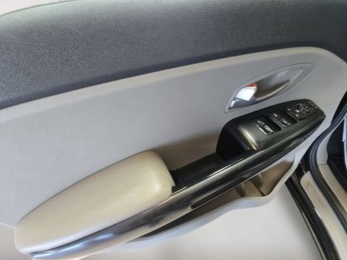 Used 2017 Kia Sedona LX w/ LX Essentials Premium Package FWD image 10
