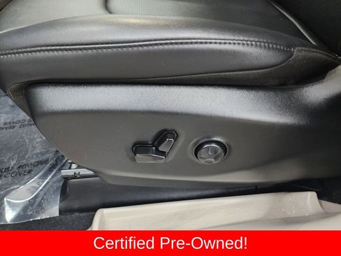 Used 2024 Chrysler Pacifica Touring-L image 13