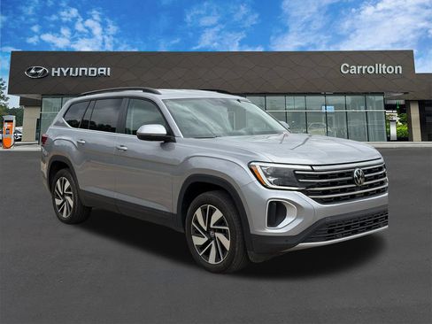Used 2025 Volkswagen Atlas SE FWD image 3