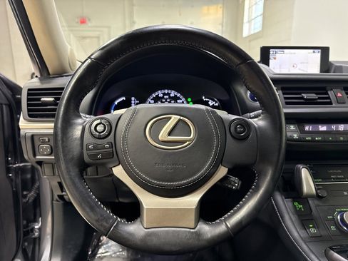 Used 2017 Lexus CT 200h w/ Navigation System Package image 12