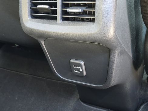 Used 2022 Chevrolet Equinox LT image 27