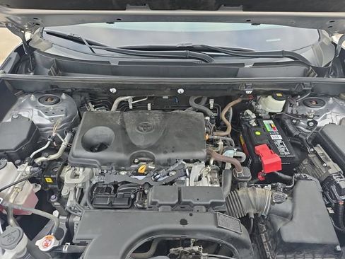 Used 2021 Toyota RAV4 XLE Premium image 31