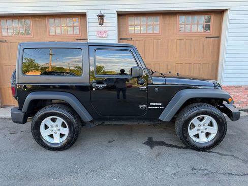 Used 2015 Jeep Wrangler Sport w/ Quick Order Package 24S AWD/4WD image 2