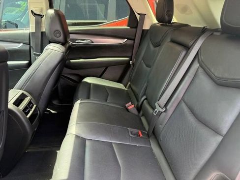 Used 2017 Cadillac XT5 Luxury FWD image 16