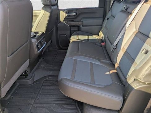 Used 2023 GMC Sierra 2500 Denali w/ Denali Ultimate Package AWD/4WD image 17