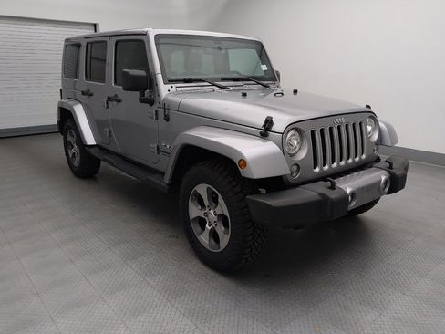 Used 2017 Jeep Wrangler Unlimited Sahara w/ Connectivity Group AWD/4WD image 13