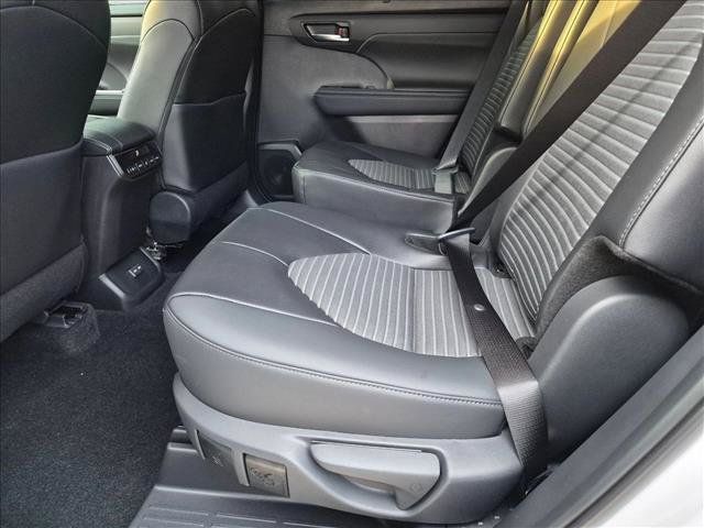 New 2026 Toyota Highlander XSE AWD/4WD image 13
