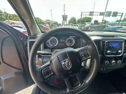 Used 2015 RAM 1500 Express AWD/4WD image 9