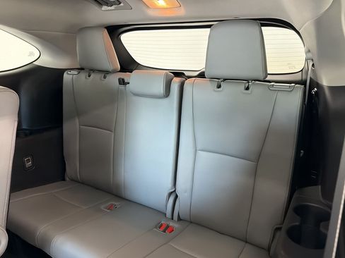 Used 2024 Toyota Highlander FWD image 36