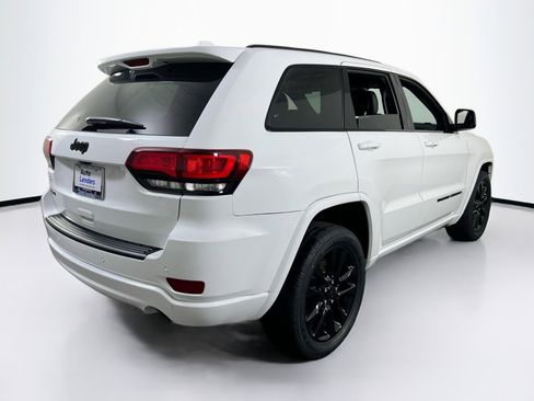 Used 2022 Jeep Grand Cherokee Laredo X image 5