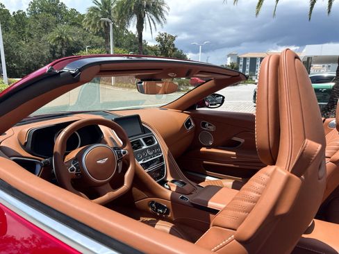 Used 2023 Aston Martin DB11 Volante RWD image 3
