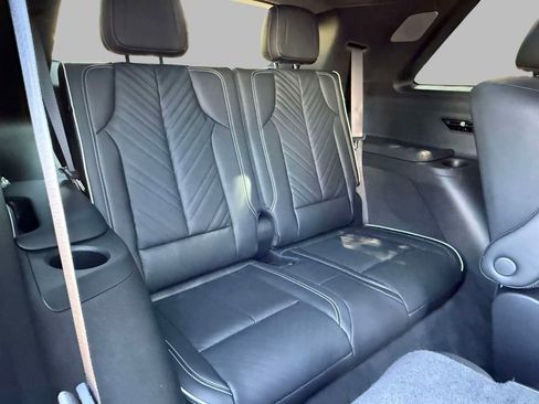 Used 2026 Cadillac Vistiq Platinum w/ LPO, Floor Liner Package AWD/4WD image 17